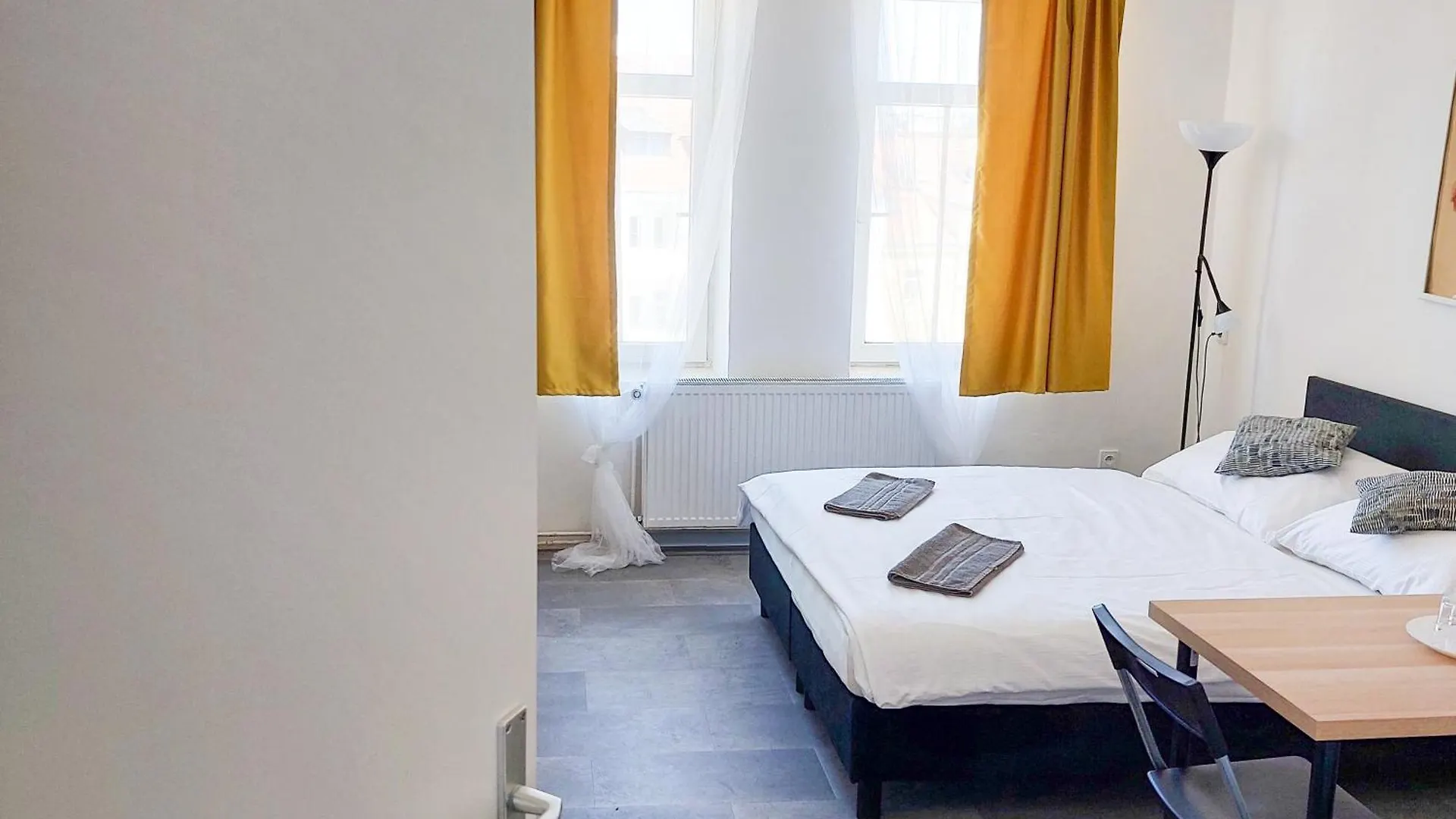 Spacious Room E1 Prague 0*,