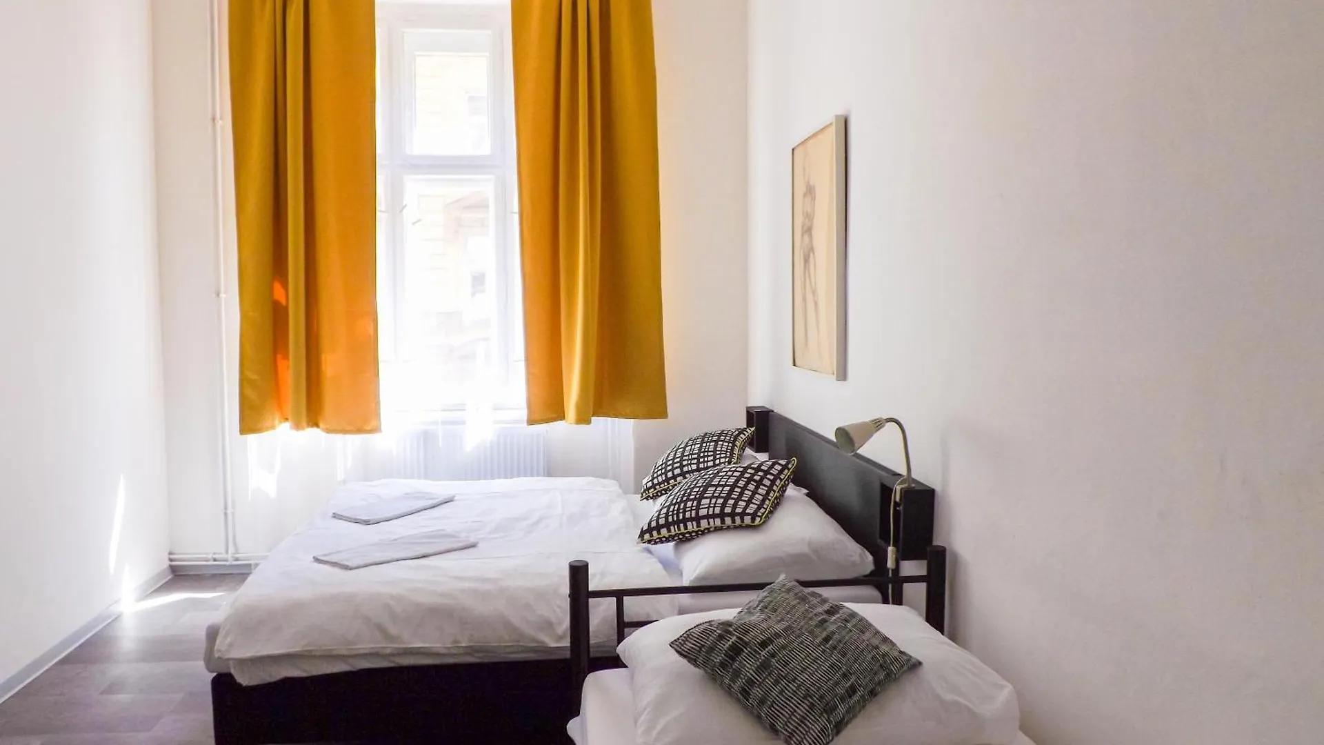 Homestay Spacious Room E1 Prague